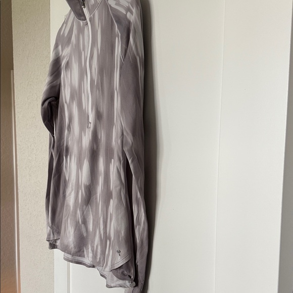 Under Armour Women’s Patterned Gray Performance Jacket - Picture 3 of 5